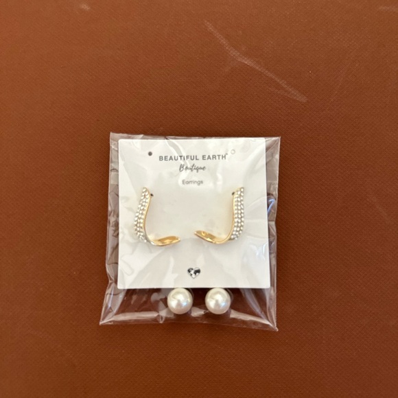 Beautiful Earth Pearl Earrings Bundle - Picture 6 of 6